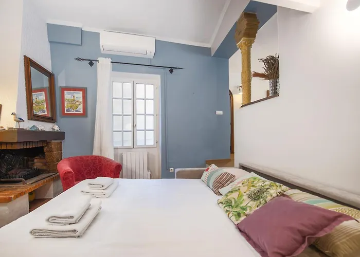 3 Pieces Avec Terrase - Vieille * Μεντόν