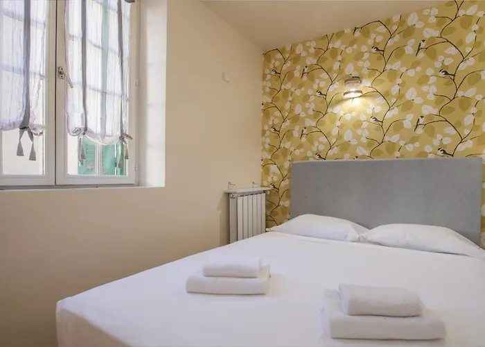 3 Pieces Avec Terrase - Vieille * Μεντόν