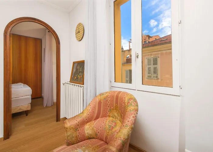 3 Pieces Avec Terrase - Vieille * Μεντόν